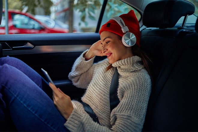 OnStar te permite conectar hasta 7 dispositivos y disfrutar de las aplicaciones integradas en tu vehículo.