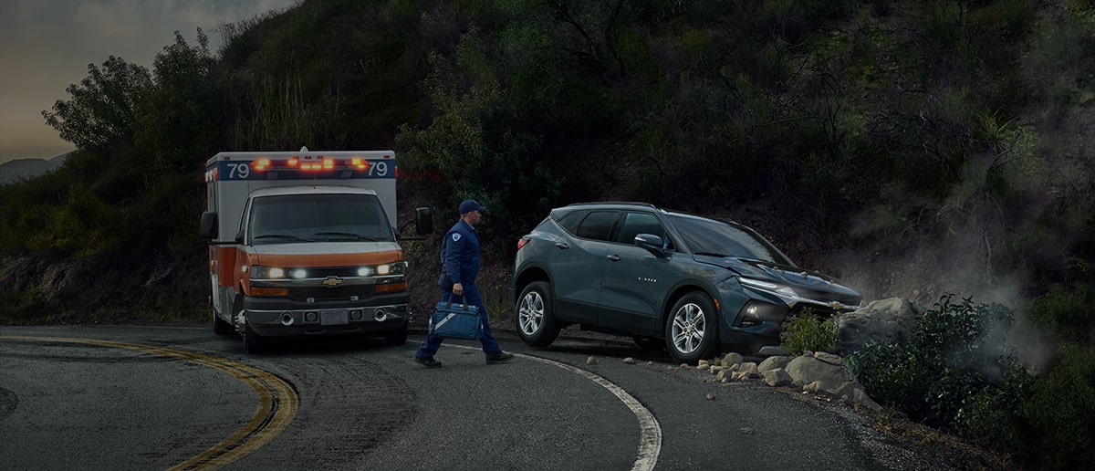 Conoce las tres maneras de acceder a los servicios de emergencia y asistencia en crisis que te ofrece OnStar.